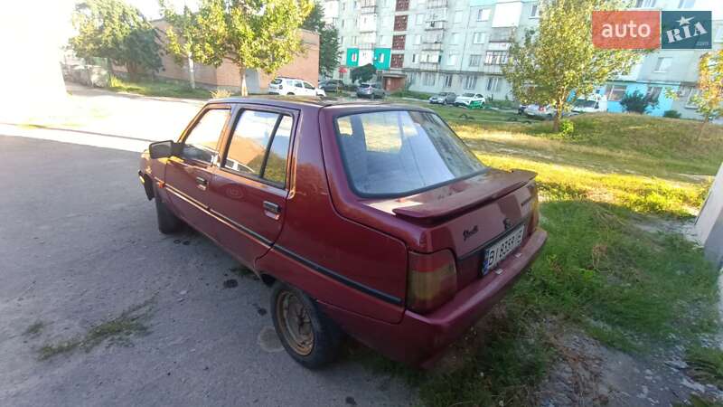 Лифтбек ЗАЗ 1103 Славута 2001 в Лубнах