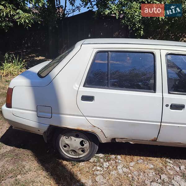 Лифтбек ЗАЗ 1103 Славута 2000 в Запорожье