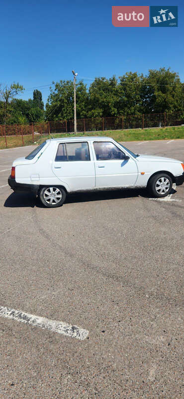 Лифтбек ЗАЗ 1103 Славута 2007 в Луцке фото 3 Лифтбек ЗАЗ 1103 Славута 2007 в Луцке