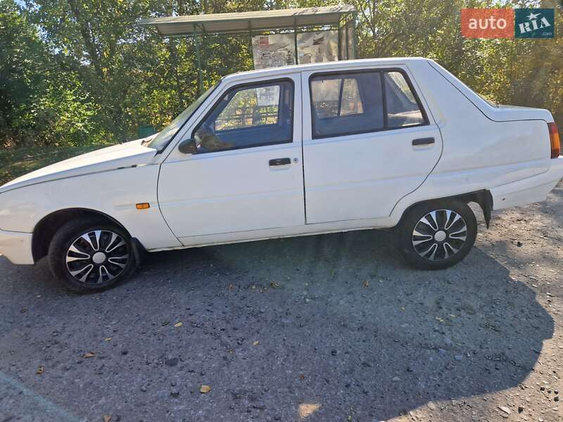 Лифтбек ЗАЗ 1103 Славута 2005 в Ромнах
