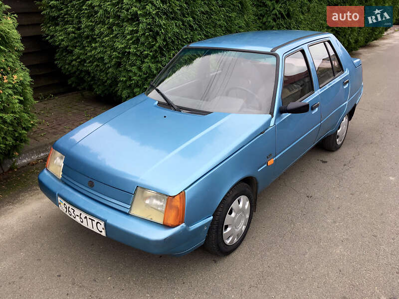 Лифтбек ЗАЗ 1103 Славута 2003 в Львове