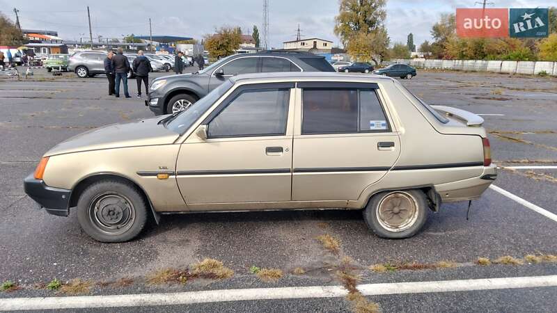 Лифтбек ЗАЗ 1103 Славута 2002 в 