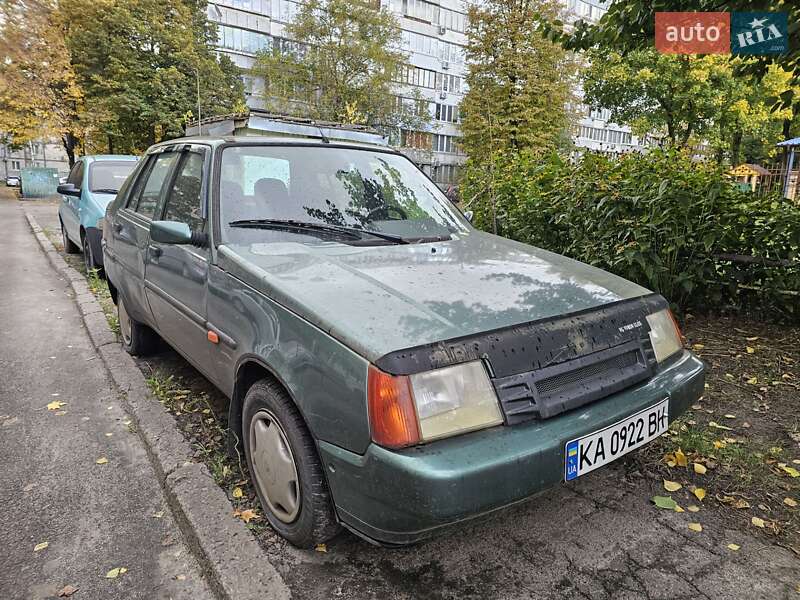 Лифтбек ЗАЗ 1103 Славута 2010 в Киеве