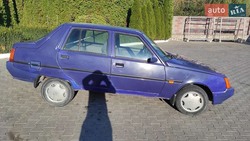 Лифтбек ЗАЗ 1103 Славута 2003 в Подволочиске
