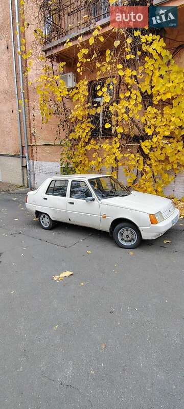 Лифтбек ЗАЗ 1103 Славута 2003 в Киеве