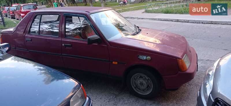 Лифтбек ЗАЗ 1103 Славута 2003 в Вараше