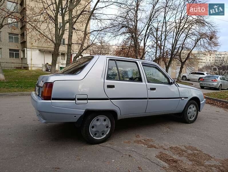 Лифтбек ЗАЗ 1103 Славута 2004 в Харькове фото 3 Лифтбек ЗАЗ 1103 Славута 2004 в Харькове