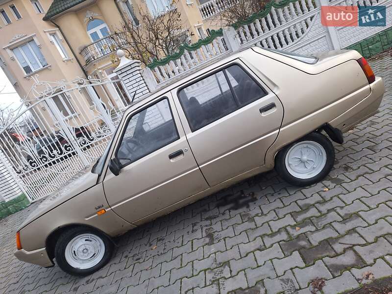 Лифтбек ЗАЗ 1103 Славута 2003 в Черновцах