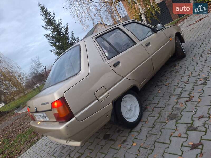 Лифтбек ЗАЗ 1103 Славута 2003 в Черновцах