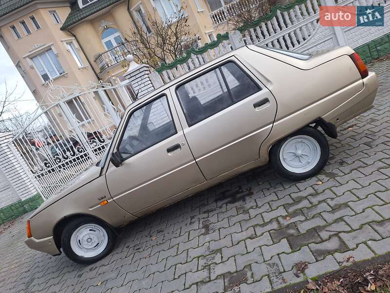 Лифтбек ЗАЗ 1103 Славута 2003 в Черновцах