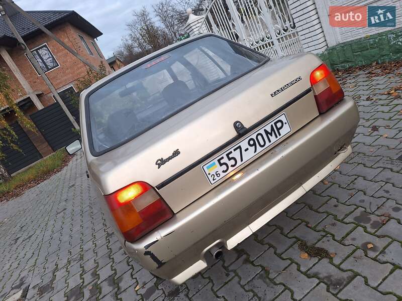 Лифтбек ЗАЗ 1103 Славута 2003 в Черновцах