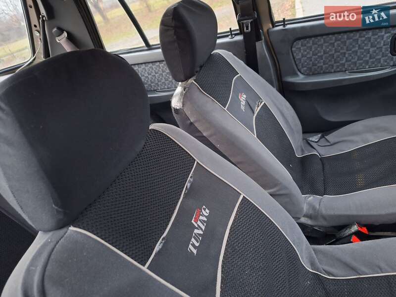 Лифтбек ЗАЗ 1103 Славута 2003 в Черновцах