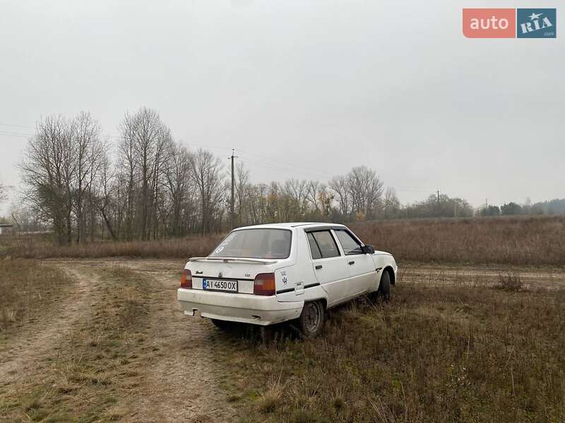 Лифтбек ЗАЗ 1103 Славута 2005 в Киеве