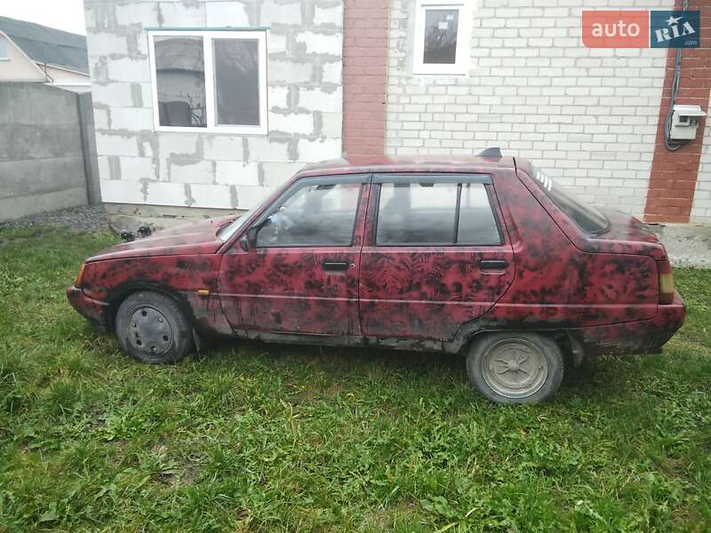 Лифтбек ЗАЗ 1103 Славута 2002 в Житомире