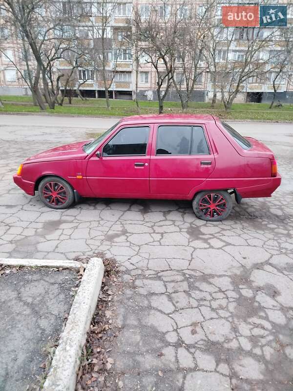 Лифтбек ЗАЗ 1103 Славута 2004 в Кривом Роге фото 2 Лифтбек ЗАЗ 1103 Славута 2004 в Кривом Роге