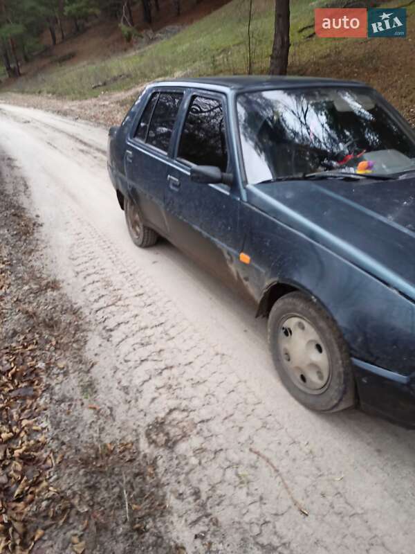 Ліфтбек ЗАЗ 1103 Славута 2004 в Чигирину фото 3 Ліфтбек ЗАЗ 1103 Славута 2004 в Чигирину