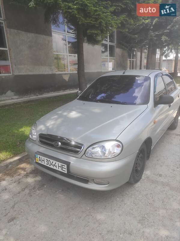 Седан ЗАЗ Lanos 2010 в Чернівцях