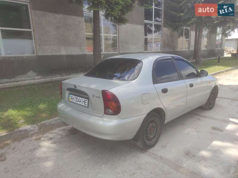 Седан ЗАЗ Lanos 2010 в Чернівцях