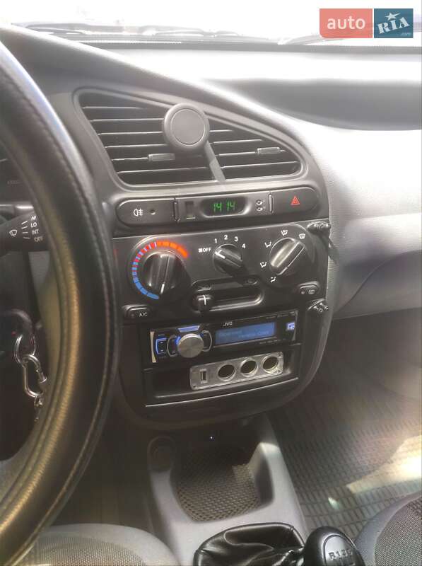 Седан ЗАЗ Lanos 2010 в Чернівцях