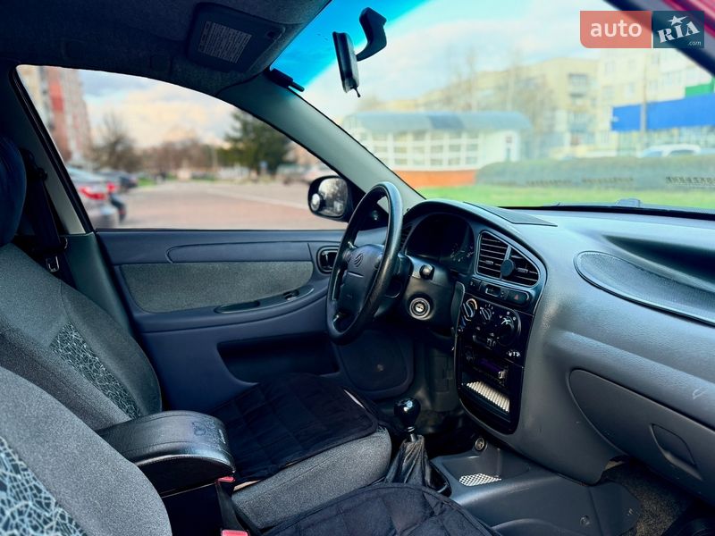 Седан ЗАЗ Lanos 2009 в Ромнах