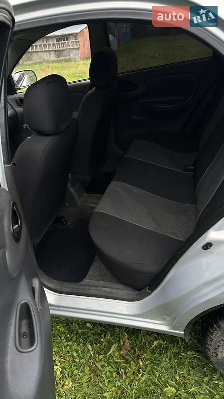 Седан ЗАЗ Sens 2012 в Воловце