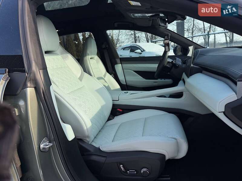 Внедорожник / Кроссовер Zeekr 001 2024 в Каменец-Подольском