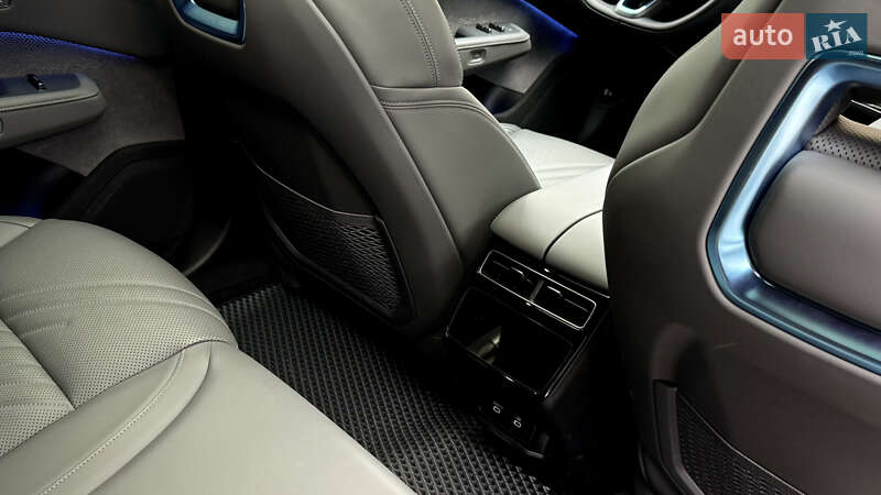 Позашляховик / Кросовер Zeekr 001 2024 в Києві