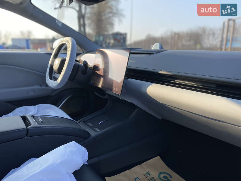 Седан Zeekr 007 2024 в Тернополе