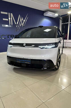 Минивэн Zeekr Mix 2024 в 