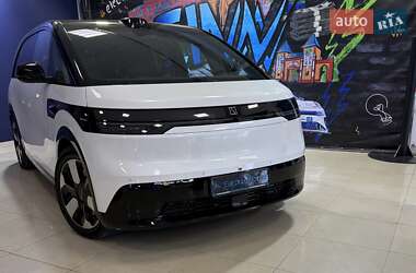Минивэн Zeekr Mix 2024 в 