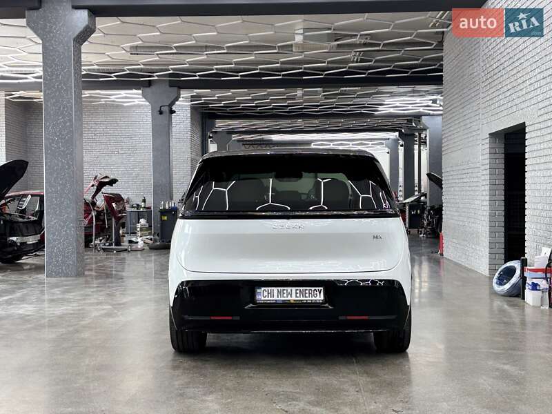 Минивэн Zeekr Mix 2024 в Киеве