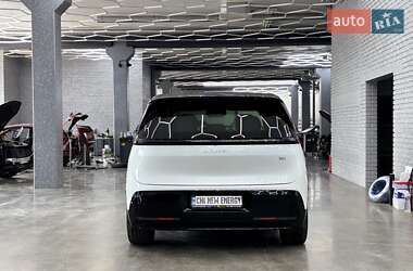 Минивэн Zeekr Mix 2024 в 