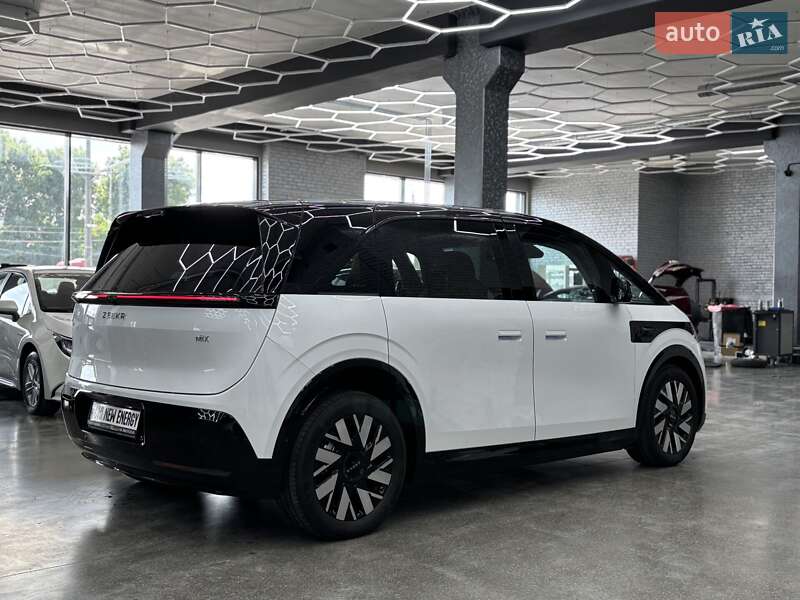 Минивэн Zeekr Mix 2024 в Киеве
