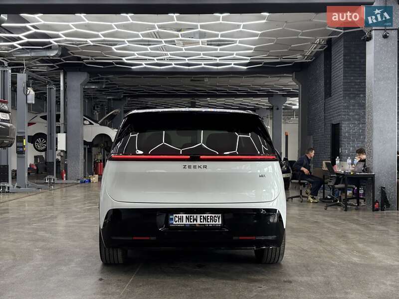 Минивэн Zeekr Mix 2024 в Киеве