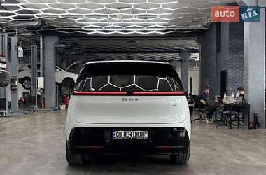 Минивэн Zeekr Mix 2024 в 
