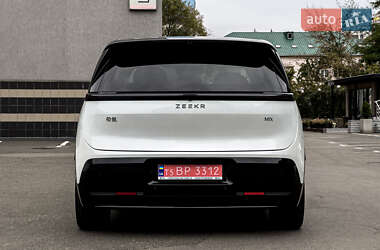 Минивэн Zeekr Mix 2024 в 