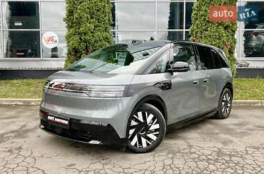 Мінівен Zeekr Mix 2024 в Києві