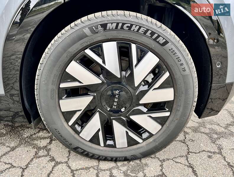 Мінівен Zeekr Mix 2024 в Києві