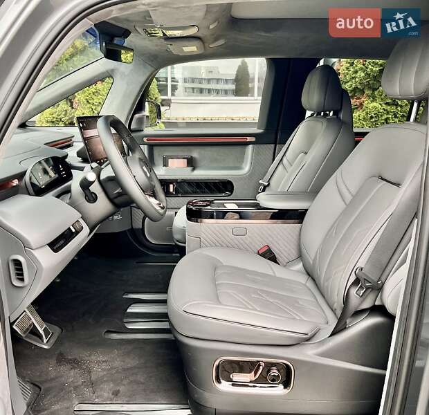 Мінівен Zeekr Mix 2024 в Києві