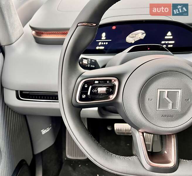 Мінівен Zeekr Mix 2024 в Києві