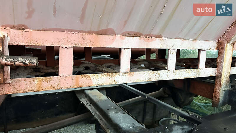 Пескоразбрасывающая машина ЗИЛ 130 1988 в Виннице