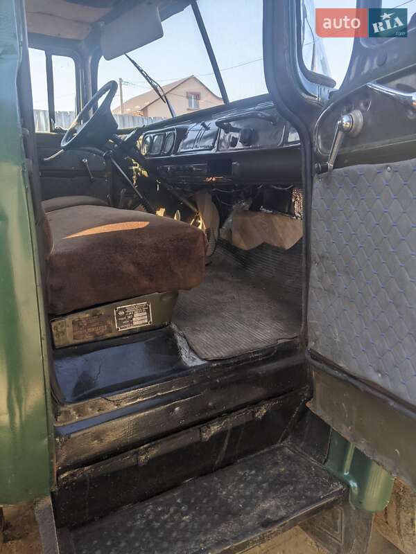 Самосвал ЗИЛ ЗИЛ 1984 в Львове