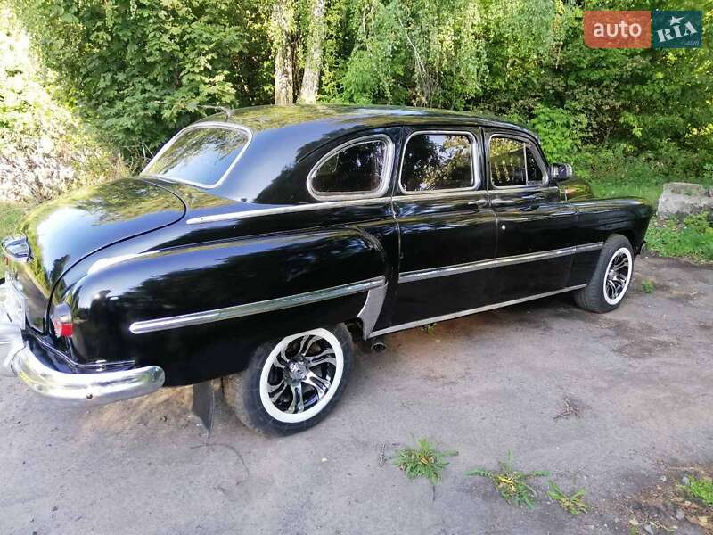 Седан ЗИМ 12 1955 в Чернигове