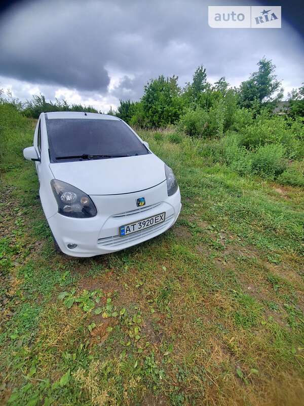 Хэтчбек Zotye Z100 2015 в 