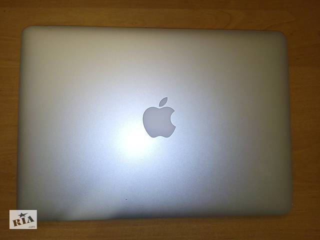 MacBook Pro Retina 13.3 (Early) 2015 года на 128 gb.