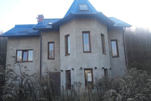 Продається будинок 3 поверховий 216 кв. м з ділянкою