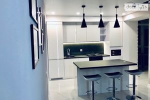 Продается 2-комнатная квартира 60 кв. м в Тернополе