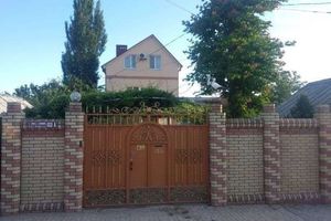 Продається будинок 3 поверховий 202 кв. м з бесідкою