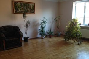 Продается дом на 2 этажа 350 кв. м с баней/сауной