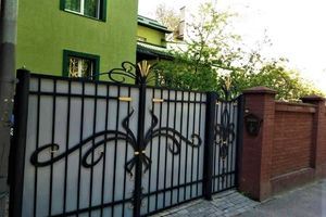 Продається будинок 2 поверховий 300 кв. м з бесідкою